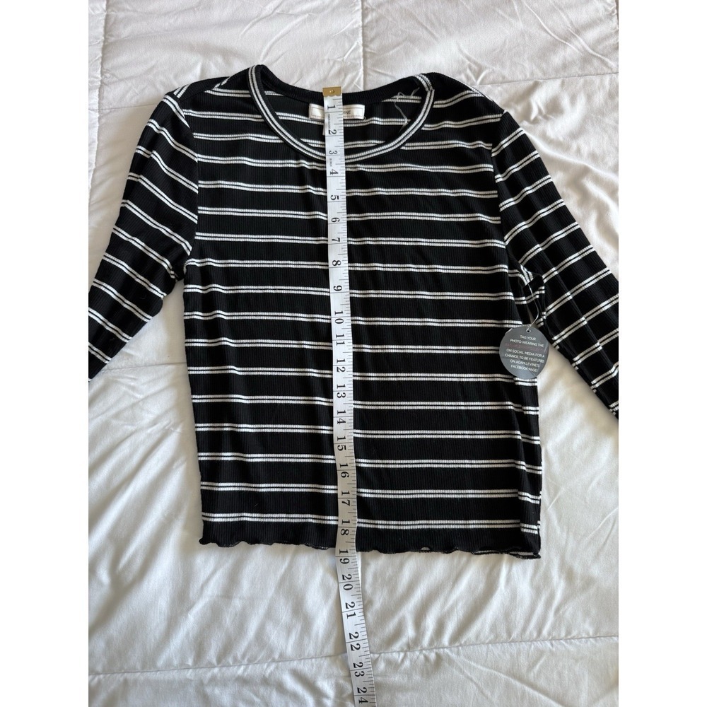 New Adam Levine Semi Cropped Trumpet Sleeve Medium Black Striped Top NWT - Picture 3 of 7